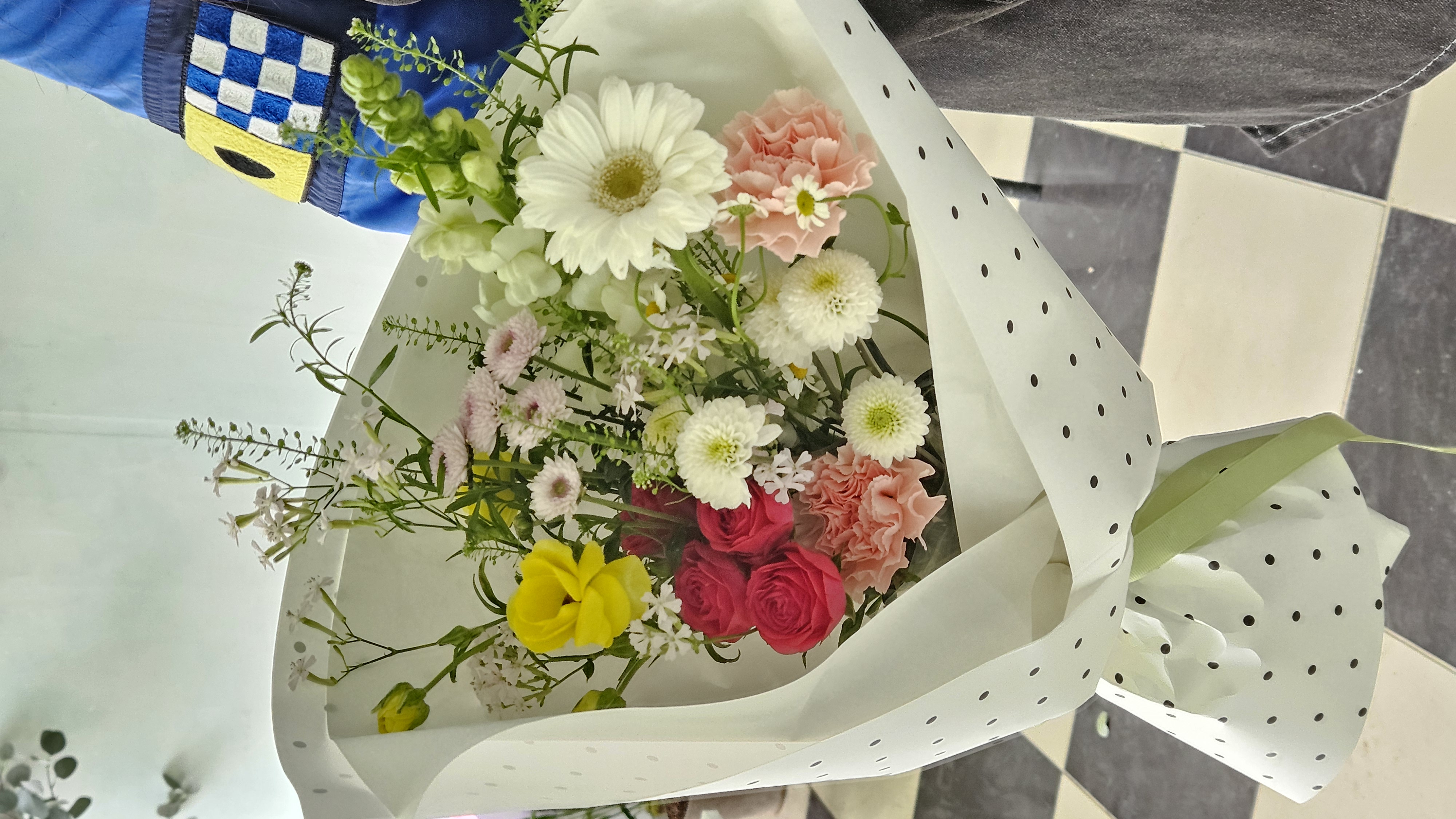 도트 포장 꽃다발